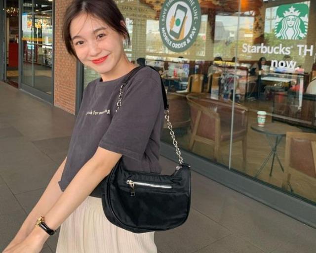 女生“交友软件”使用 4 须知:一昧高冷矜持不讨喜,分辩渣男果断切割 内容图2 女神网-大潮社TV实时追踪属于女人新资讯的综合网站! 女生“交友软件”使用 4 须知:一昧高冷矜持不讨喜,分辩渣男果断切割 女人观点 图2张