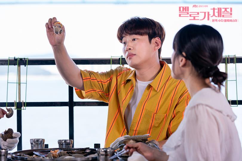 即使不相信星座,也可以当作聊天的话题:避开冷硬大道理,从对话中拉近彼此距离 内容图3 女神网-大潮社TV实时追踪属于女人新资讯的综合网站! 即使不相信星座,也可以当作聊天的话题:避开冷硬大道理,从对话中拉近彼此距离 女人观点 图3张