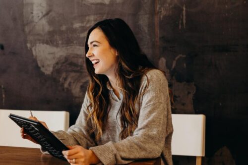 与人见面时，最初 3 秒决定你的第一印象！瞬间给对方留下高度好感的 5 个秘诀