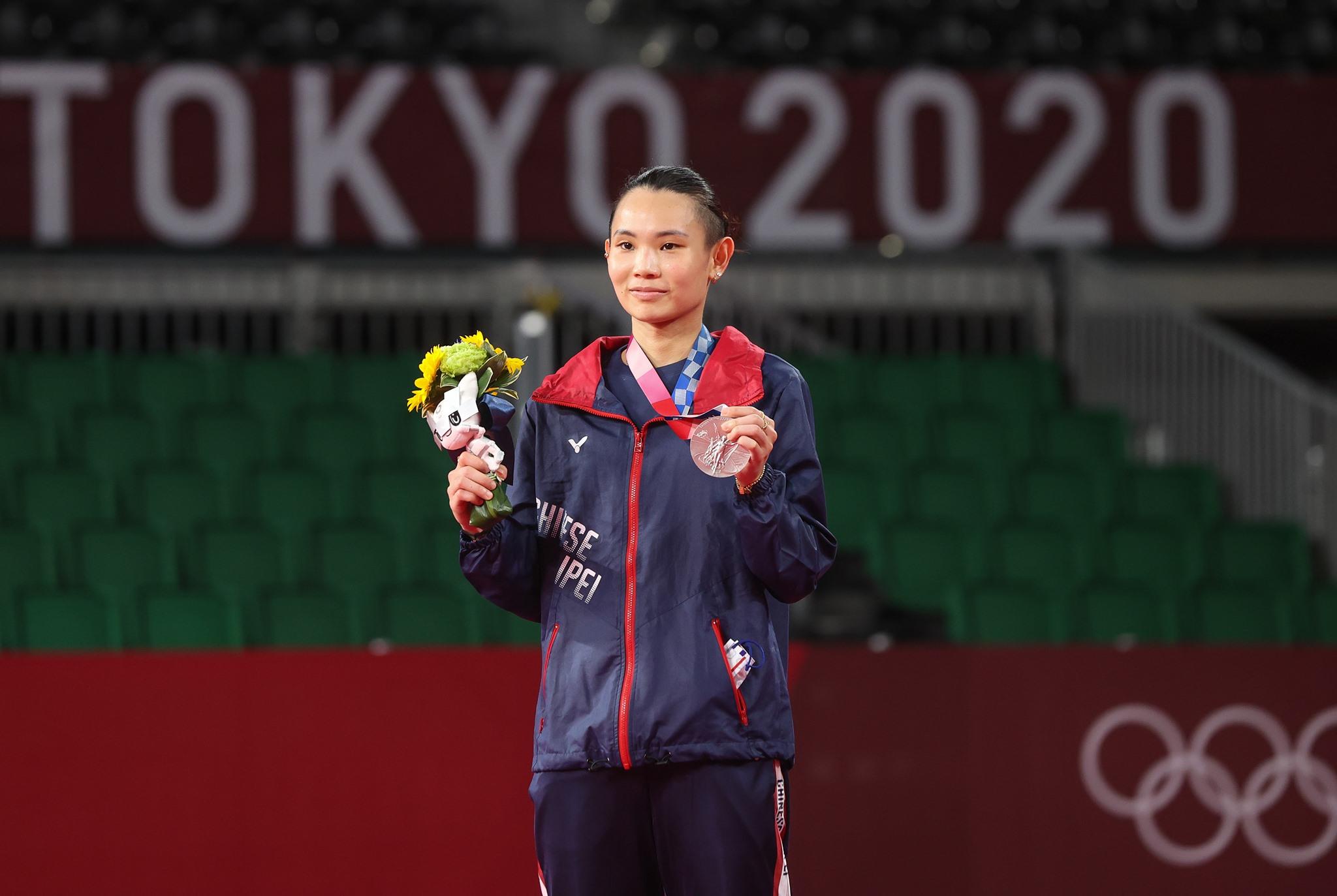 2021 教会我们的 3 件事:把握当下每一份关系传递,勇于面对内在的焦虑和不堪 内容图3 女神网-大潮社TV实时追踪属于女人新资讯的综合网站! 2021 教会我们的 3 件事:把握当下每一份关系传递,勇于面对内在的焦虑和不堪 女人观点 图3张