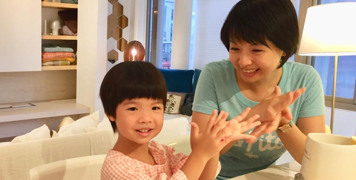 全职妈妈创业趣!推广创新无毒素材自己做玩具,她带孩子 FUN 心玩 内容图1 女神网-大潮社TV实时追踪属于女人新资讯的综合网站! 全职妈妈创业趣!推广创新无毒素材自己做玩具,她带孩子 FUN 心玩 更多学堂 图1张