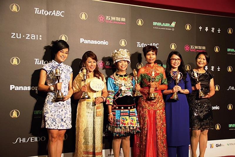 从中文一窍不通,到成为广播金钟主持人,来自印尼的她在异乡闯出一片天! 内容图4 女神网-大潮社TV实时追踪属于女人新资讯的综合网站! 从中文一窍不通,到成为广播金钟主持人,来自印尼的她在异乡闯出一片天! 更多学堂 图4张