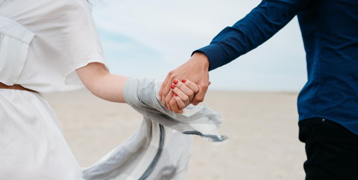 夫妻创业甘苦谈:与最亲密的“他”,难道就要因此分开了吗? 内容图1 女神网-大潮社TV实时追踪属于女人新资讯的综合网站! 夫妻创业甘苦谈:与最亲密的“他”,难道就要因此分开了吗? 更多学堂 图1张