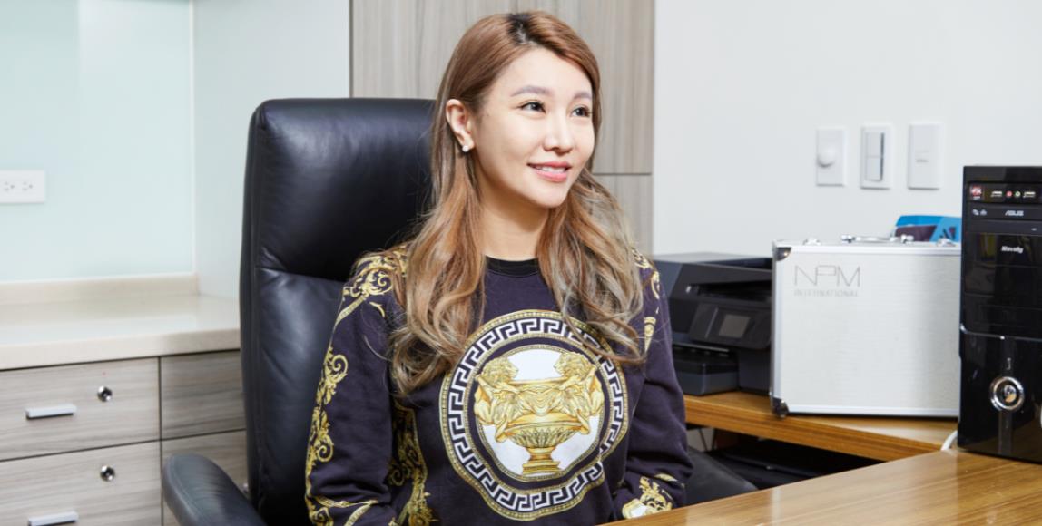 180 天不休假的拼命三娘 !PMU 魔术真发&NPM 伪妆总监刘侑甯:“客人的笑容是我最棒的礼物!” 内容图1 女神网-大潮社TV实时追踪属于女人新资讯的综合网站! 180 天不休假的拼命三娘 !PMU 魔术真发&NPM 伪妆总监刘侑甯:“客人的笑容是我最棒的礼物!” 更多学堂 图1张