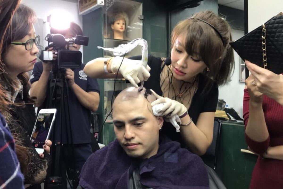 180 天不休假的拼命三娘 !PMU 魔术真发&NPM 伪妆总监刘侑甯:“客人的笑容是我最棒的礼物!” 内容图4 女神网-大潮社TV实时追踪属于女人新资讯的综合网站! 180 天不休假的拼命三娘 !PMU 魔术真发&NPM 伪妆总监刘侑甯:“客人的笑容是我最棒的礼物!” 更多学堂 图4张