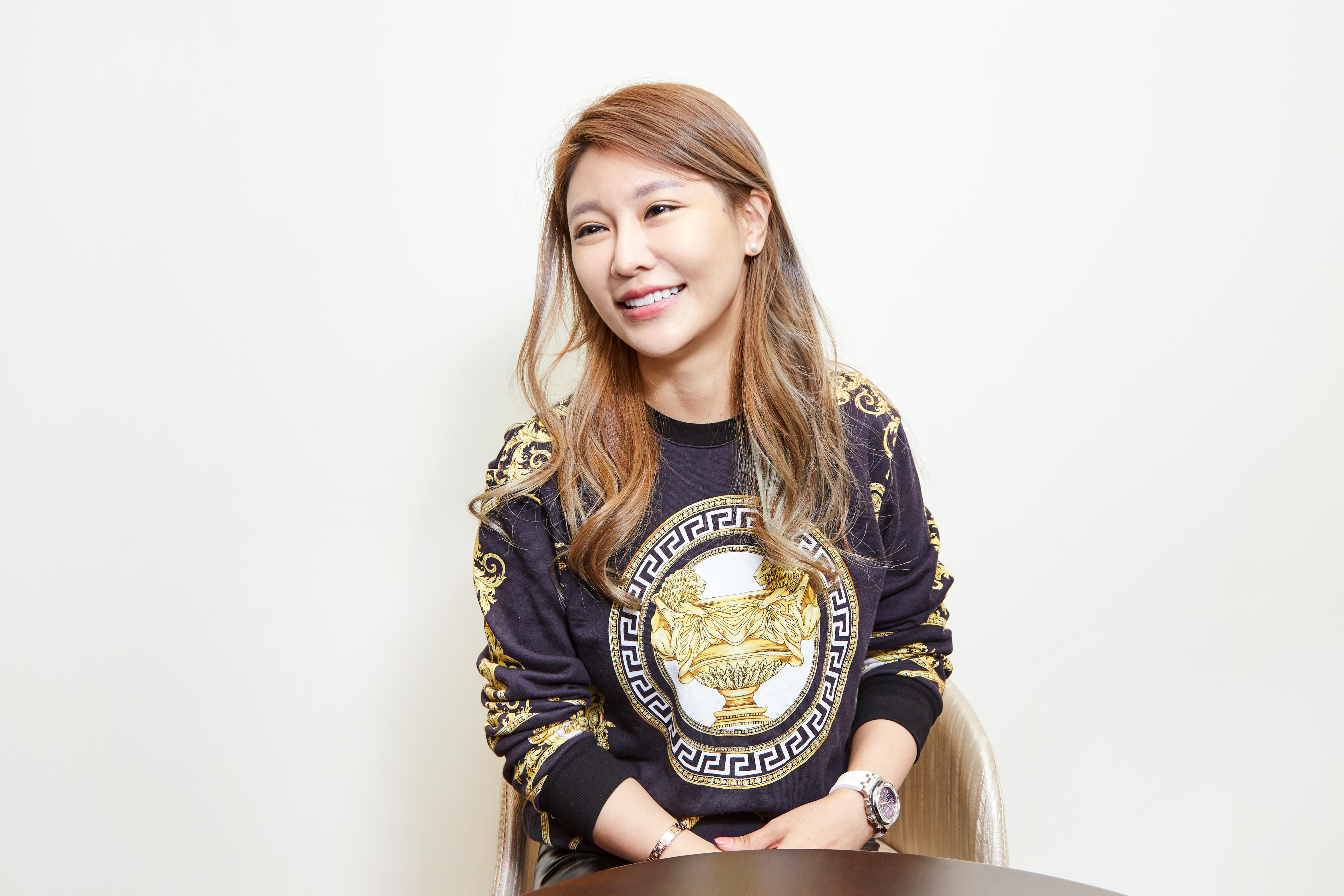 180 天不休假的拼命三娘 !PMU 魔术真发&NPM 伪妆总监刘侑甯:“客人的笑容是我最棒的礼物!” 内容图6 女神网-大潮社TV实时追踪属于女人新资讯的综合网站! 180 天不休假的拼命三娘 !PMU 魔术真发&NPM 伪妆总监刘侑甯:“客人的笑容是我最棒的礼物!” 更多学堂 图6张