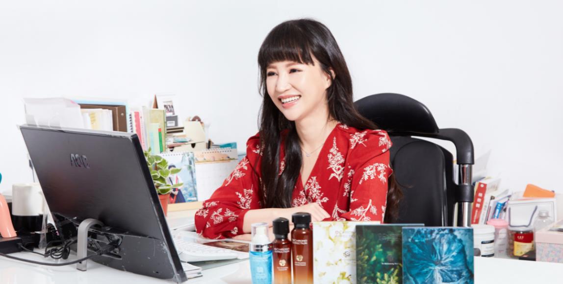 “油保养”正夯:时间宠爱创办人 Cynthia 专心做好擅长的事,打造极致保养哲学 内容图1 女神网-大潮社TV实时追踪属于女人新资讯的综合网站! “油保养”正夯:时间宠爱创办人 Cynthia 专心做好擅长的事,打造极致保养哲学 更多学堂 图1张