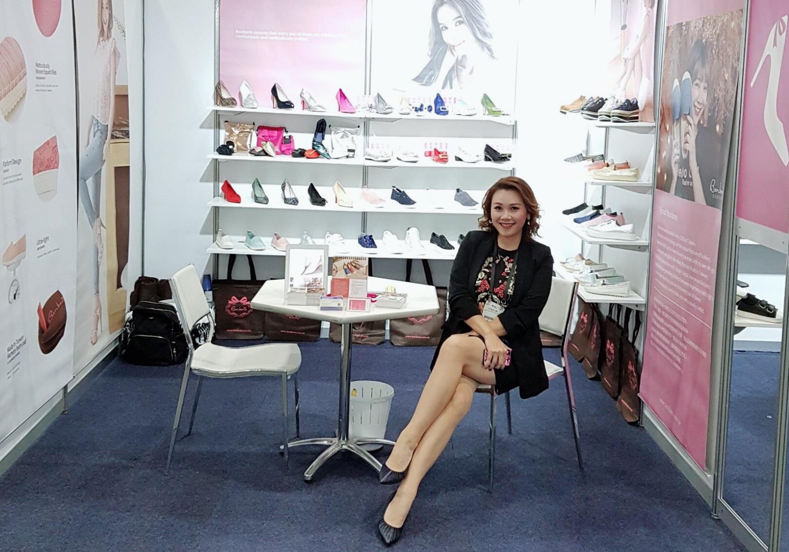 误入“鞋”途!Bonbons 原创设计女鞋创办人林怡慧:“拼了命也要做好决定的事!” 内容图8 女神网-大潮社TV实时追踪属于女人新资讯的综合网站! 误入“鞋”途!Bonbons 原创设计女鞋创办人林怡慧:“拼了命也要做好决定的事!” 更多学堂 图8张