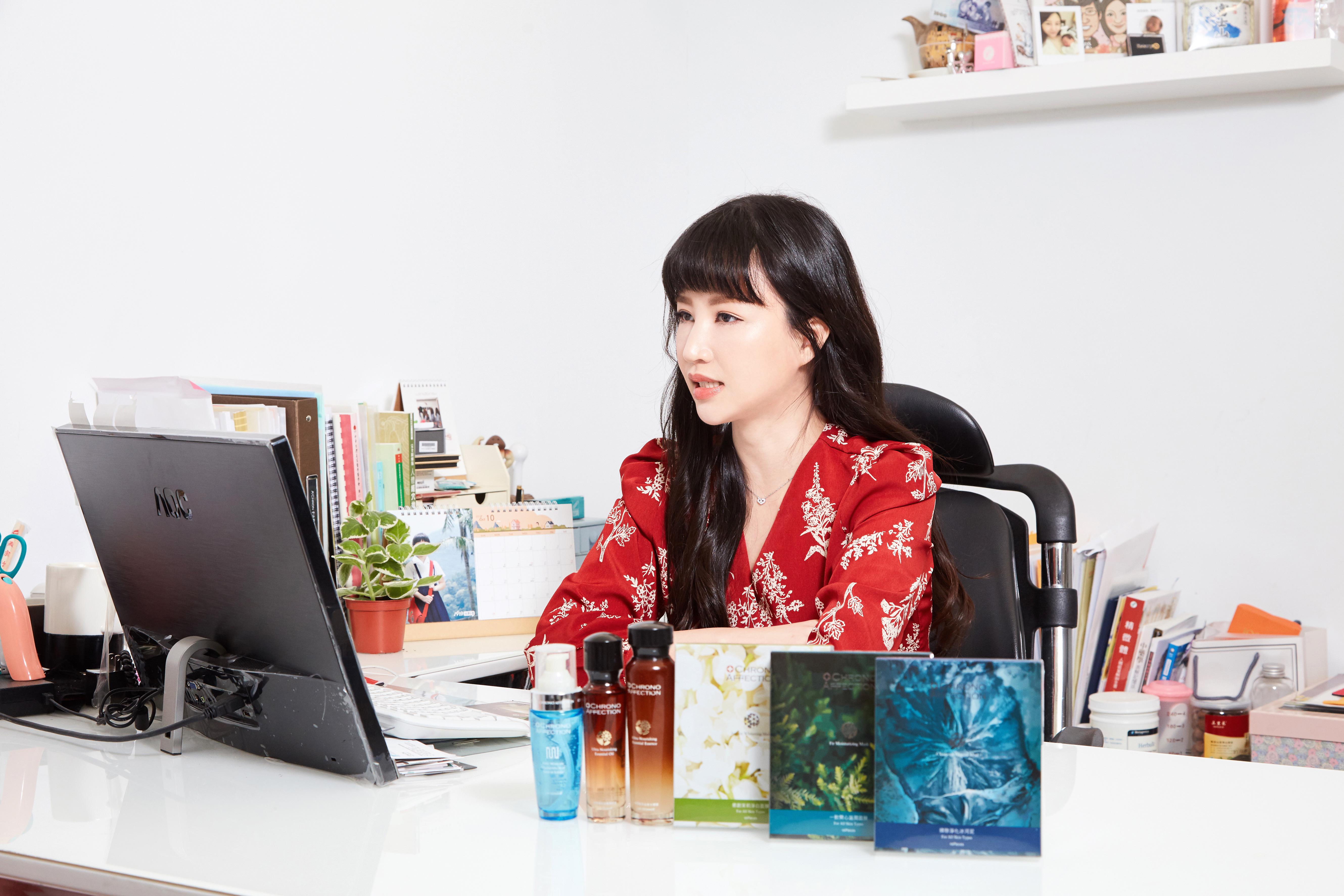 “油保养”正夯:时间宠爱创办人 Cynthia 专心做好擅长的事,打造极致保养哲学 内容图3 女神网-大潮社TV实时追踪属于女人新资讯的综合网站! “油保养”正夯:时间宠爱创办人 Cynthia 专心做好擅长的事,打造极致保养哲学 更多学堂 图3张