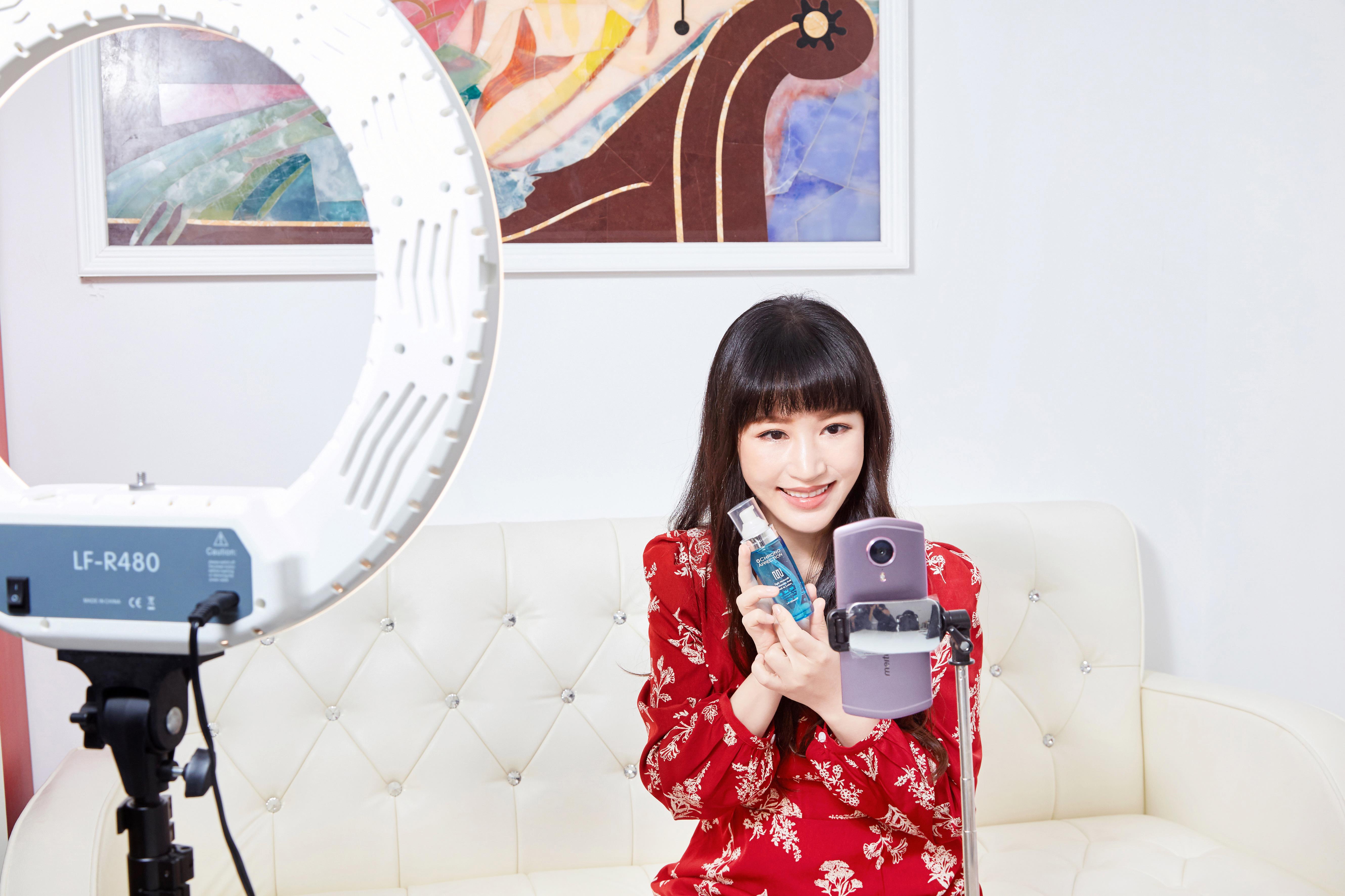 “油保养”正夯:时间宠爱创办人 Cynthia 专心做好擅长的事,打造极致保养哲学 内容图5 女神网-大潮社TV实时追踪属于女人新资讯的综合网站! “油保养”正夯:时间宠爱创办人 Cynthia 专心做好擅长的事,打造极致保养哲学 更多学堂 图5张