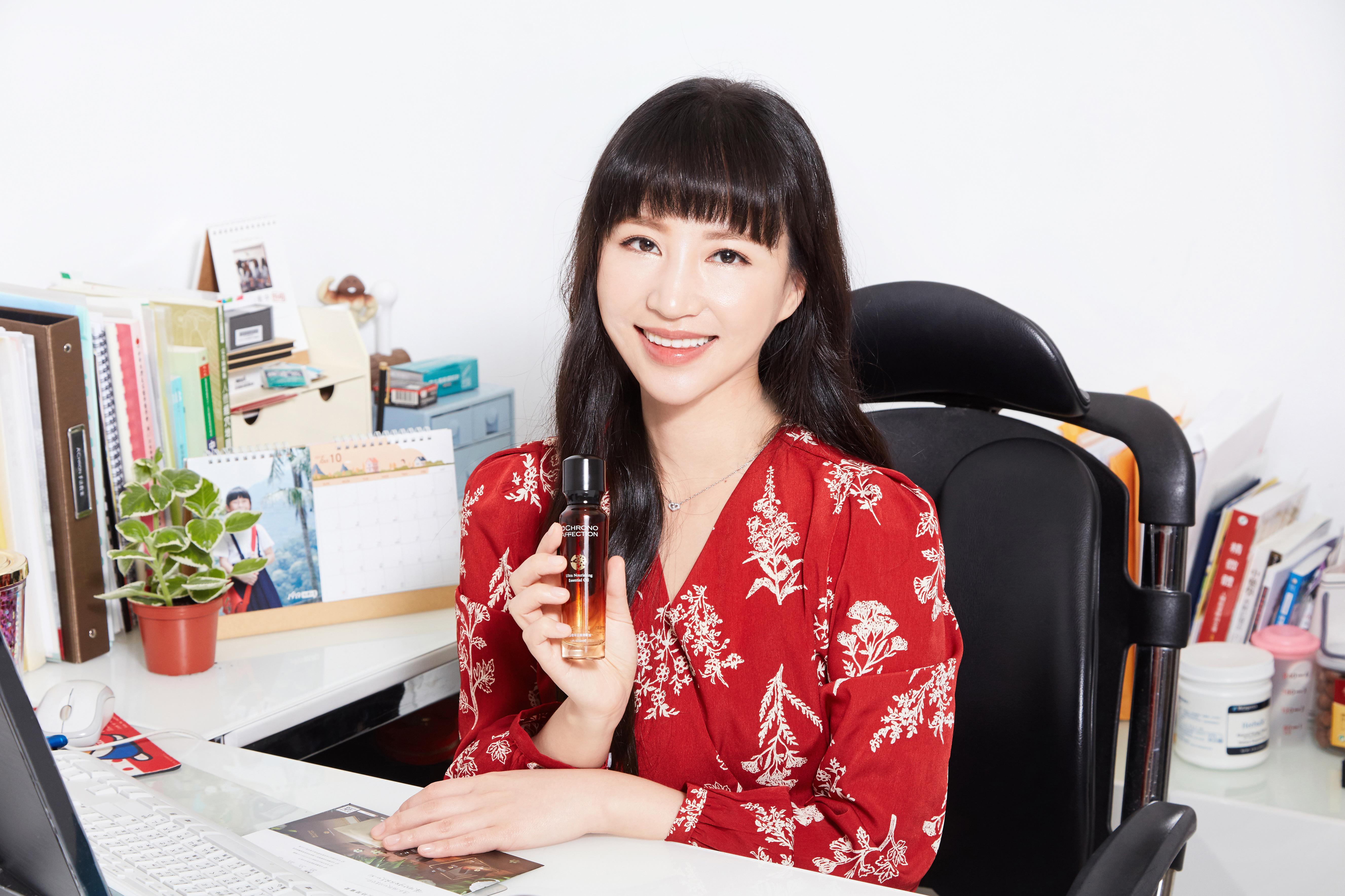 “油保养”正夯:时间宠爱创办人 Cynthia 专心做好擅长的事,打造极致保养哲学 内容图7 女神网-大潮社TV实时追踪属于女人新资讯的综合网站! “油保养”正夯:时间宠爱创办人 Cynthia 专心做好擅长的事,打造极致保养哲学 更多学堂 图7张