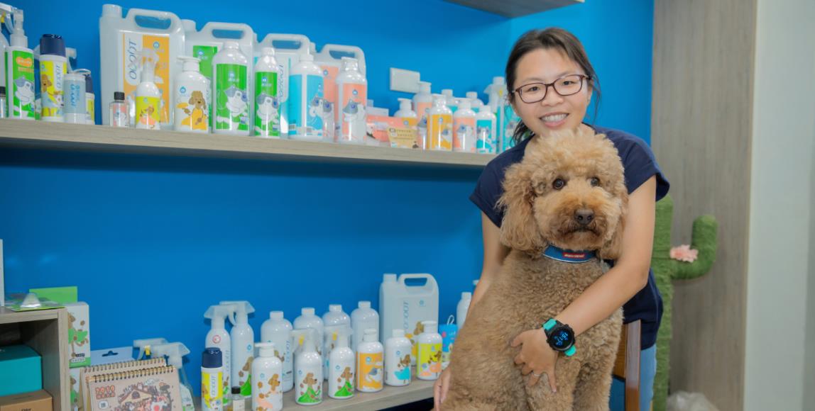 毛孩之于我,它们是家人不是宠物!臭味滚 ODOUT 创办人夏绫那:“品牌理念全都源自于一份珍贵的爱” 内容图1 女神网-大潮社TV实时追踪属于女人新资讯的综合网站! 毛孩之于我,它们是家人不是宠物!臭味滚 ODOUT 创办人夏绫那:“品牌理念全都源自于一份珍贵的爱” 更多学堂 图1张