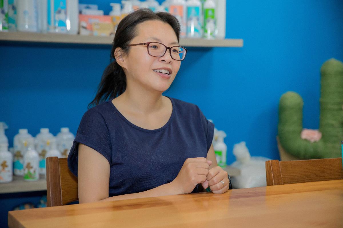 毛孩之于我,它们是家人不是宠物!臭味滚 ODOUT 创办人夏绫那:“品牌理念全都源自于一份珍贵的爱” 内容图2 女神网-大潮社TV实时追踪属于女人新资讯的综合网站! 毛孩之于我,它们是家人不是宠物!臭味滚 ODOUT 创办人夏绫那:“品牌理念全都源自于一份珍贵的爱” 更多学堂 图2张