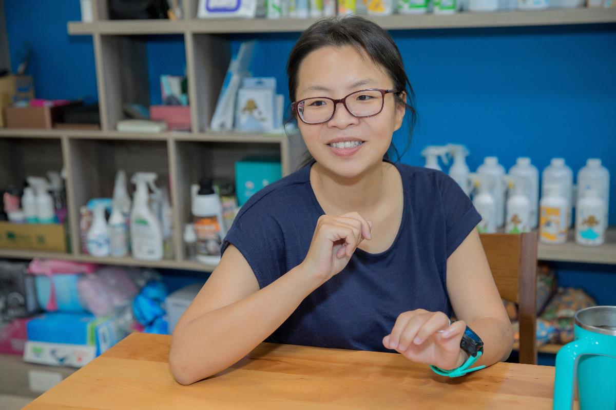 毛孩之于我,它们是家人不是宠物!臭味滚 ODOUT 创办人夏绫那:“品牌理念全都源自于一份珍贵的爱” 内容图3 女神网-大潮社TV实时追踪属于女人新资讯的综合网站! 毛孩之于我,它们是家人不是宠物!臭味滚 ODOUT 创办人夏绫那:“品牌理念全都源自于一份珍贵的爱” 更多学堂 图3张