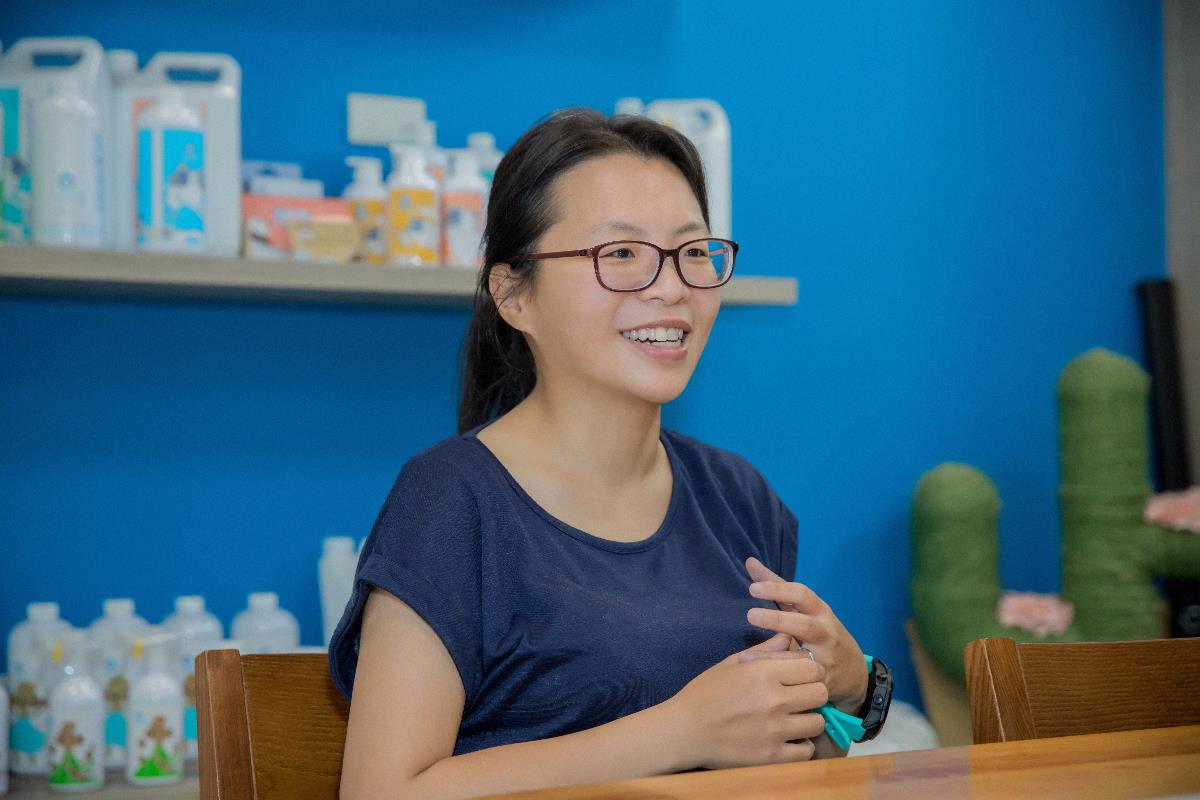 毛孩之于我,它们是家人不是宠物!臭味滚 ODOUT 创办人夏绫那:“品牌理念全都源自于一份珍贵的爱” 内容图4 女神网-大潮社TV实时追踪属于女人新资讯的综合网站! 03