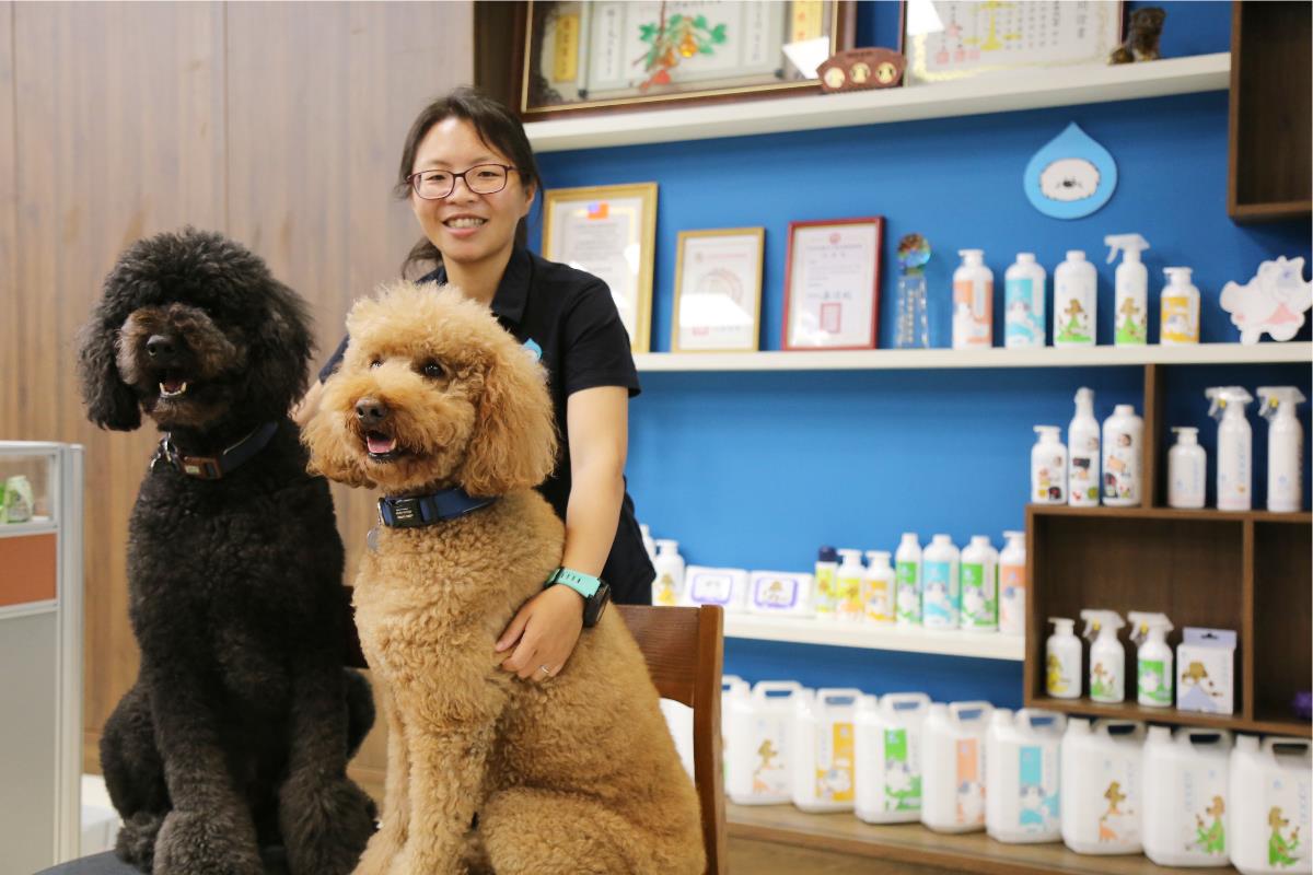 毛孩之于我,它们是家人不是宠物!臭味滚 ODOUT 创办人夏绫那:“品牌理念全都源自于一份珍贵的爱” 内容图5 女神网-大潮社TV实时追踪属于女人新资讯的综合网站! 毛孩之于我,它们是家人不是宠物!臭味滚 ODOUT 创办人夏绫那:“品牌理念全都源自于一份珍贵的爱” 更多学堂 图5张