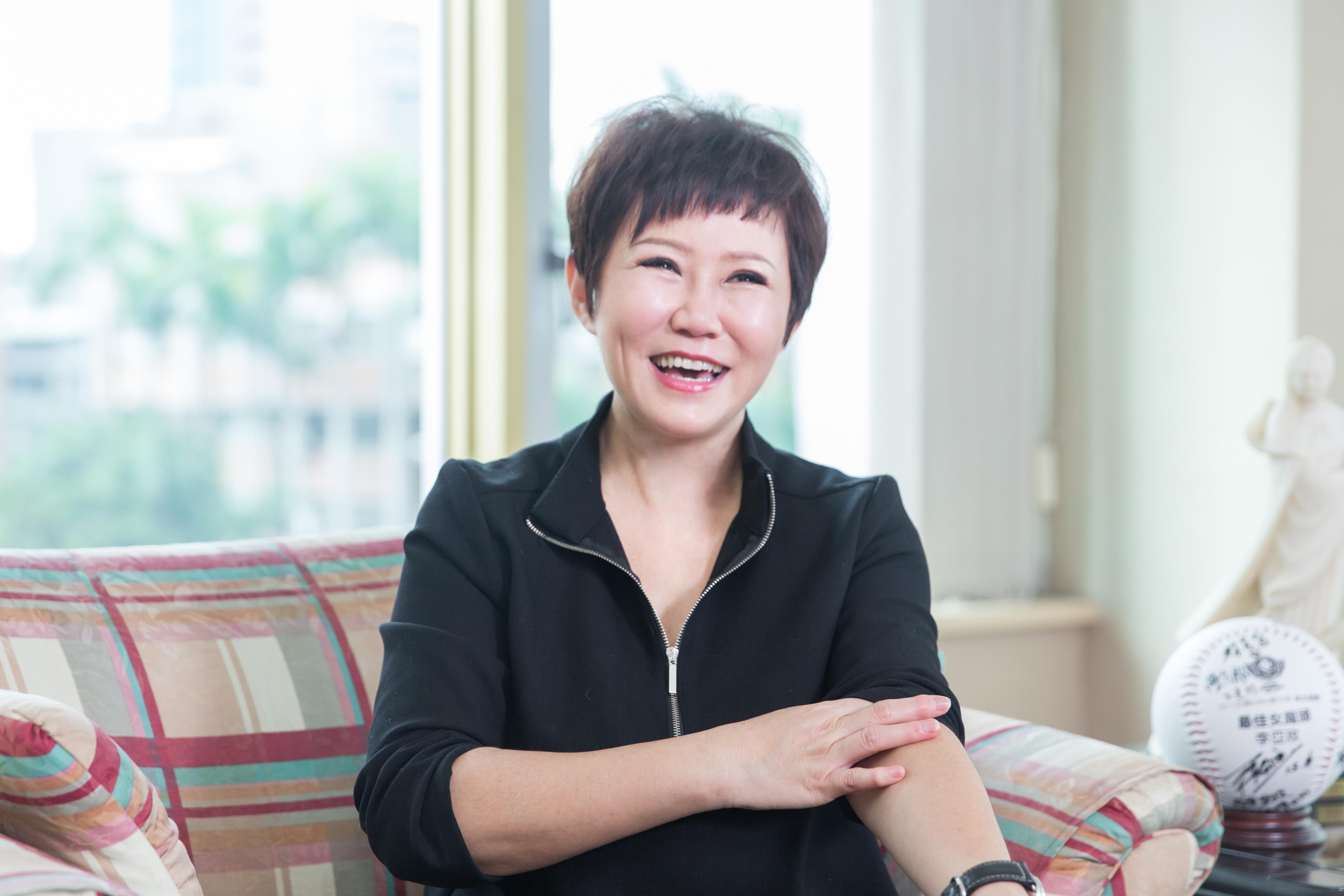 闯荡商场 20 年,台中银投信总经理李亚玫:“当你发自内心的‘互相’,便是成功的第一步” 内容图3 女神网-大潮社TV实时追踪属于女人新资讯的综合网站! 闯荡商场 20 年,台中银投信总经理李亚玫:“当你发自内心的‘互相’,便是成功的第一步” 更多学堂 图3张