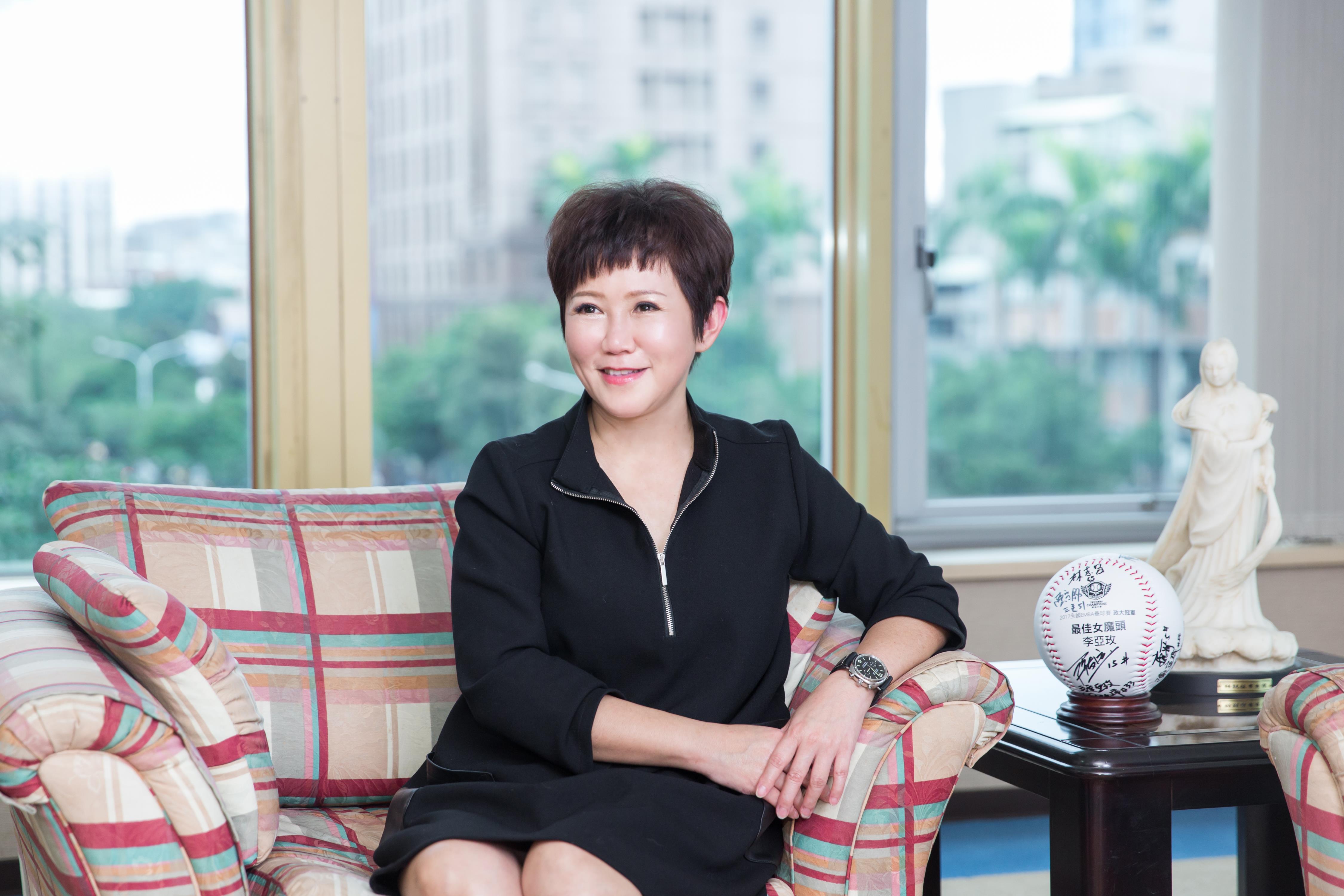 闯荡商场 20 年,台中银投信总经理李亚玫:“当你发自内心的‘互相’,便是成功的第一步” 内容图7 女神网-大潮社TV实时追踪属于女人新资讯的综合网站! 闯荡商场 20 年,台中银投信总经理李亚玫:“当你发自内心的‘互相’,便是成功的第一步” 更多学堂 图7张