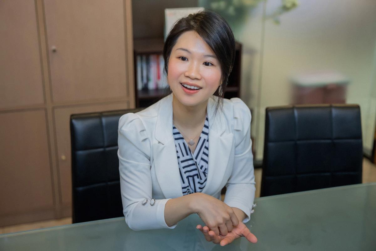 从补教业到管顾公司专业讲师。联圣集团总经理唐美娟:“想要累积自我经验值,就不要怕‘犯错’!” 内容图2 女神网-大潮社TV实时追踪属于女人新资讯的综合网站! 从补教业到管顾公司专业讲师。联圣集团总经理唐美娟:“想要累积自我经验值,就不要怕‘犯错’!” 更多学堂 图2张