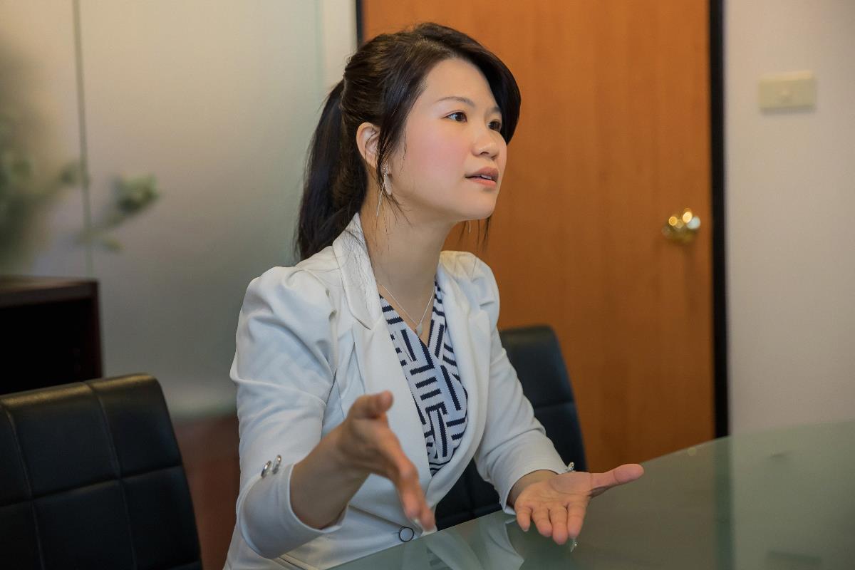 从补教业到管顾公司专业讲师。联圣集团总经理唐美娟:“想要累积自我经验值,就不要怕‘犯错’!” 内容图4 女神网-大潮社TV实时追踪属于女人新资讯的综合网站! 从补教业到管顾公司专业讲师。联圣集团总经理唐美娟:“想要累积自我经验值,就不要怕‘犯错’!” 更多学堂 图4张