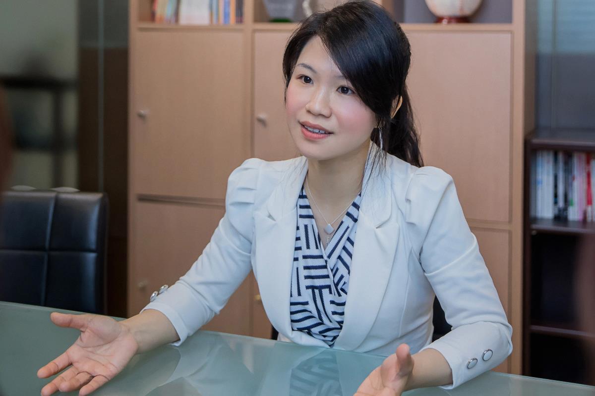 从补教业到管顾公司专业讲师。联圣集团总经理唐美娟:“想要累积自我经验值,就不要怕‘犯错’!” 内容图5 女神网-大潮社TV实时追踪属于女人新资讯的综合网站! 从补教业到管顾公司专业讲师。联圣集团总经理唐美娟:“想要累积自我经验值,就不要怕‘犯错’!” 更多学堂 图5张