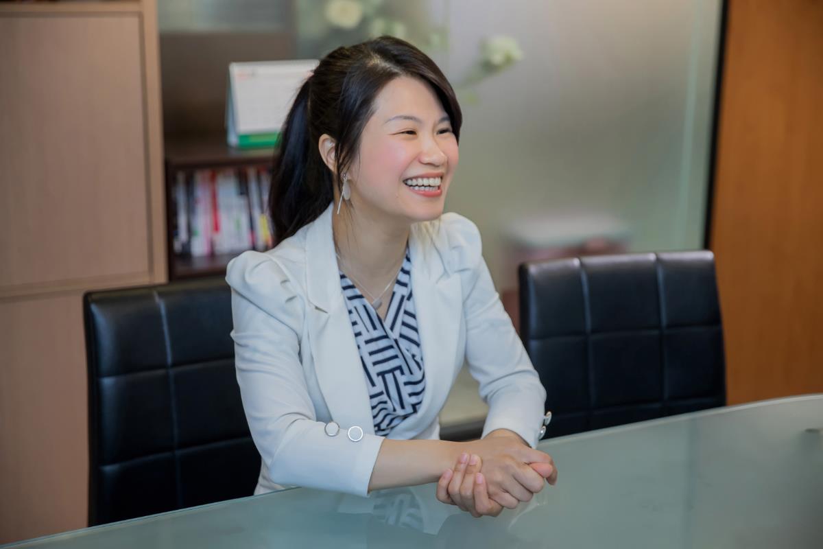 从补教业到管顾公司专业讲师。联圣集团总经理唐美娟:“想要累积自我经验值,就不要怕‘犯错’!” 内容图6 女神网-大潮社TV实时追踪属于女人新资讯的综合网站! 从补教业到管顾公司专业讲师。联圣集团总经理唐美娟:“想要累积自我经验值,就不要怕‘犯错’!” 更多学堂 图6张