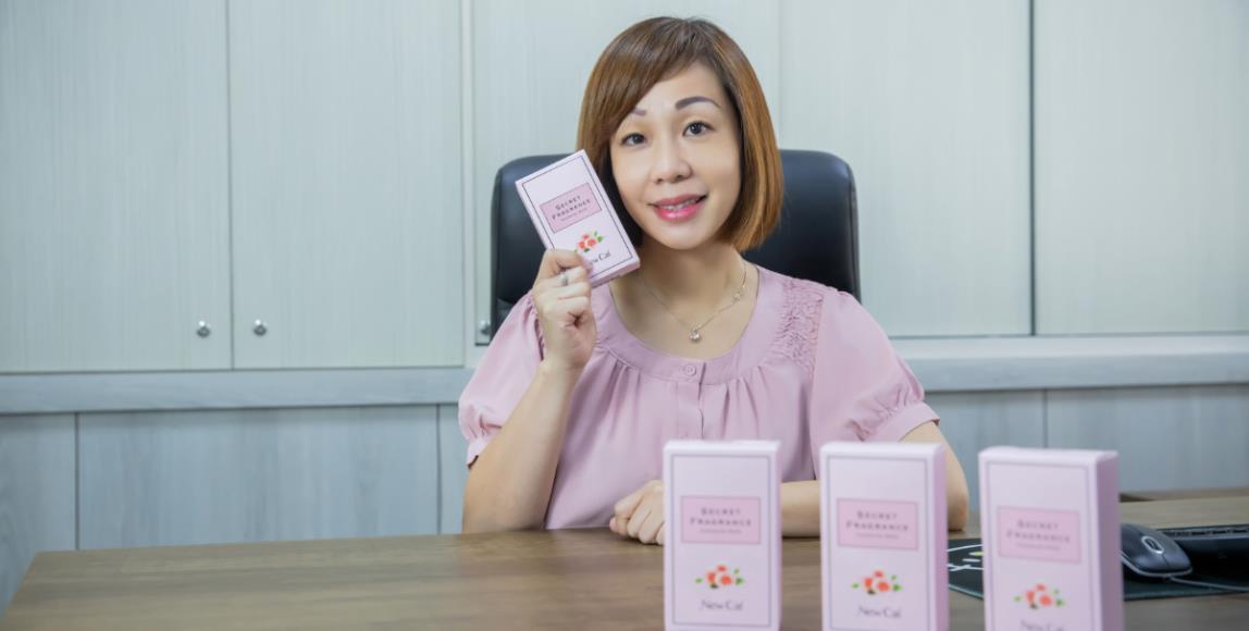 你的美丽由我负责!New Cal 私密香创办人钟盈惠,用“由内而外”的保养概念帮助女人找回自信美 内容图1 女神网-大潮社TV实时追踪属于女人新资讯的综合网站! 你的美丽由我负责!New Cal 私密香创办人钟盈惠,用“由内而外”的保养概念帮助女人找回自信美 更多学堂 图1张