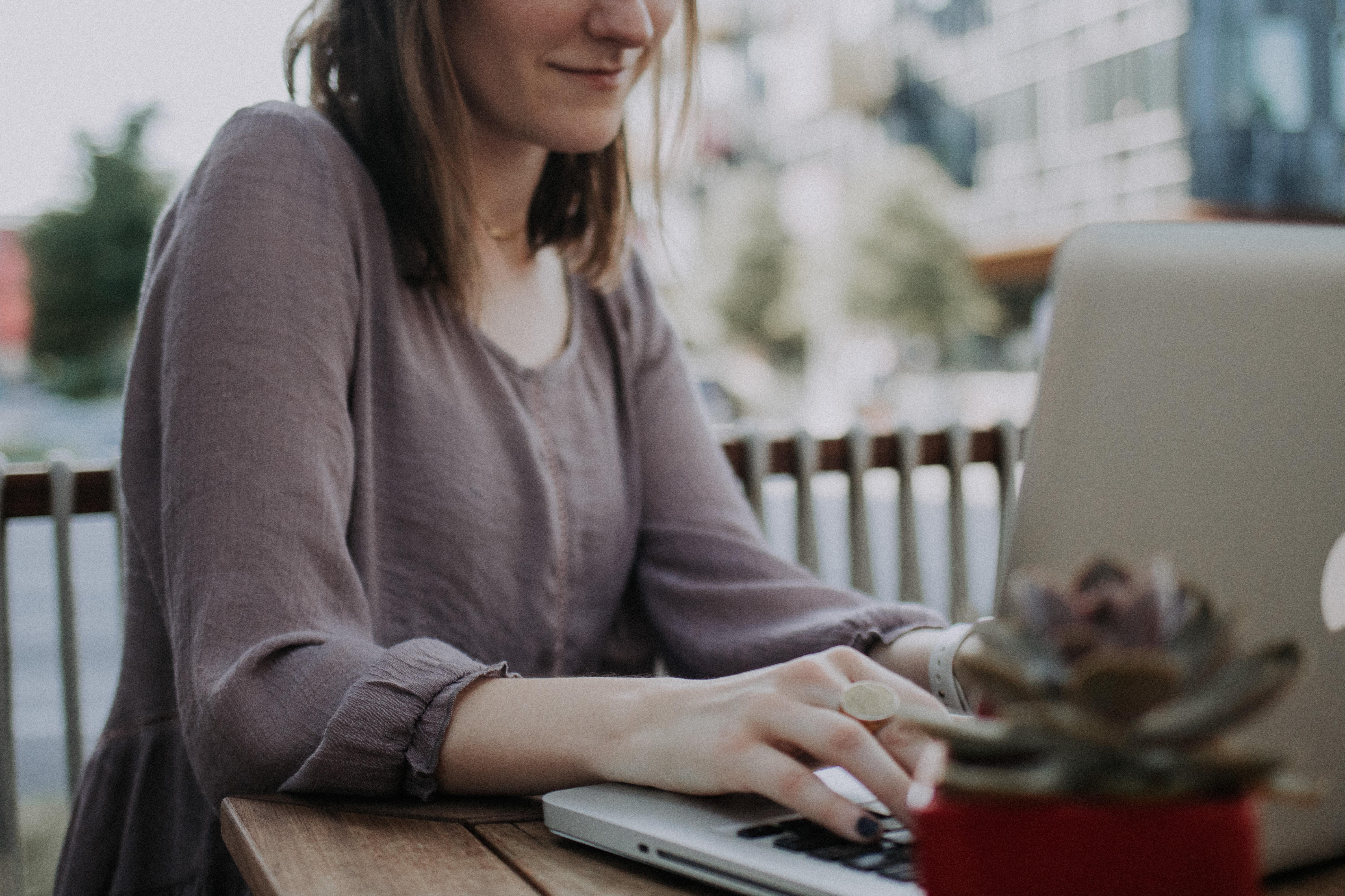 社会新鲜人求职前必看:善用“作品集”强化履历,让实际经历替你说话 内容图3 女神网-大潮社TV实时追踪属于女人新资讯的综合网站! 社会新鲜人求职前必看:善用“作品集”强化履历,让实际经历替你说话 更多学堂 图3张