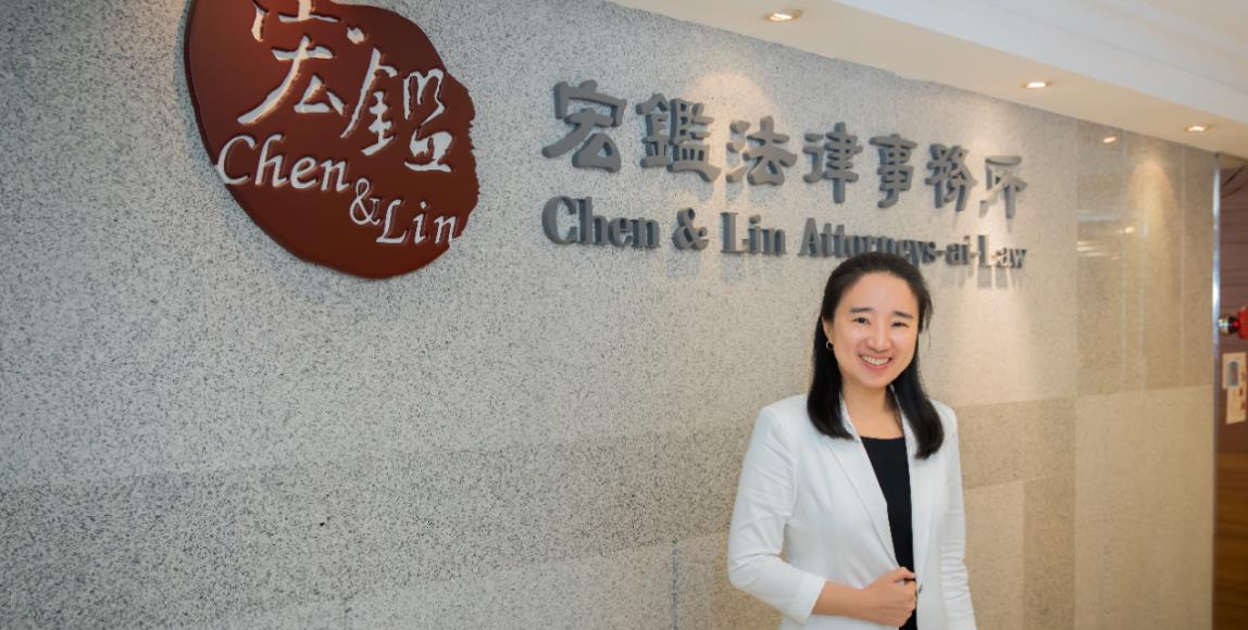 比起胜利,更想创造双赢!宏鉴法律事务所合伙人王传芬:“法律不难,唯有用心。” 内容图1 女神网-大潮社TV实时追踪属于女人新资讯的综合网站! 比起胜利,更想创造双赢!宏鉴法律事务所合伙人王传芬:“法律不难,唯有用心。” 更多学堂 图1张