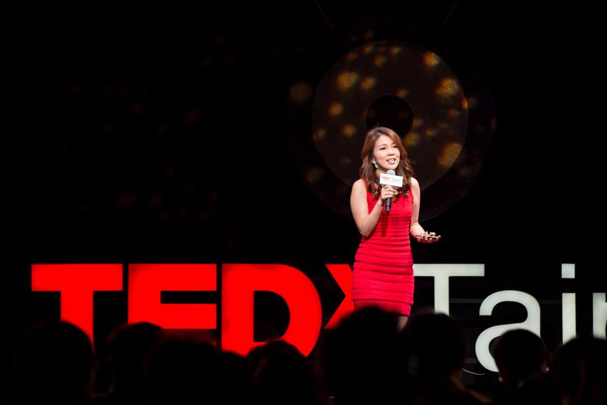 让全世界看见真实的TW:双语主播路怡珍英语专访节目《小路问路》,以多元观点牵起国际与TW的桥梁 内容图4 女神网-大潮社TV实时追踪属于女人新资讯的综合网站! 让全世界看见真实的TW:双语主播路怡珍英语专访节目《小路问路》,以多元观点牵起国际与TW的桥梁 更多学堂 图4张