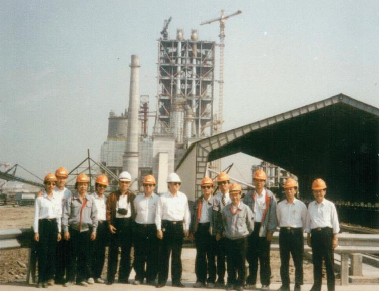 可以刚强也可以柔软!嘉新企业团执行长王立心:“做人做事都要像水一样,在不同形态中摸索最佳的平衡点。” 内容图2 女神网-大潮社TV实时追踪属于女人新资讯的综合网站! 在江苏镇江造厂的 4 年,让 Liz 全然了解了水泥的运作和各种“眉角”的应对。