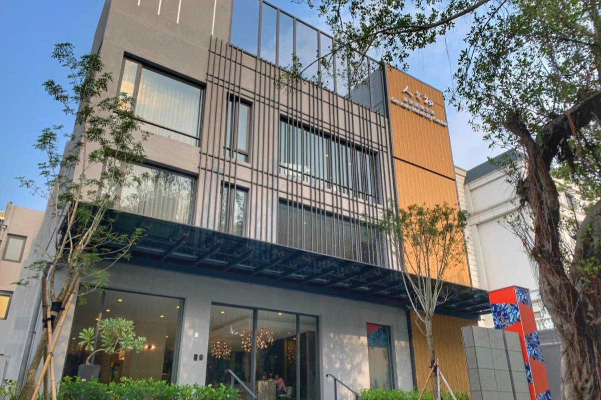 可以刚强也可以柔软!嘉新企业团执行长王立心:“做人做事都要像水一样,在不同形态中摸索最佳的平衡点。” 内容图6 女神网-大潮社TV实时追踪属于女人新资讯的综合网站! 嘉泥旗下品牌“人之初产后护理之家”,以细致、贴心的服务照顾每个产后妈妈。