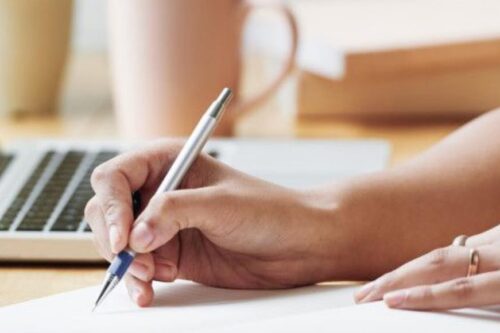 别再写错的履历！工作经验怎么写？洪雪珍：“8 成的人都犯了这 3 个错误。”