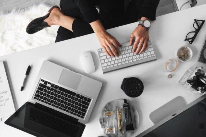 别再写错的履历!工作经验怎么写?洪雪珍:“8 成的人都犯了这 3 个错误。” 内容图2 女神网-大潮社TV实时追踪属于女人新资讯的综合网站! 别再写错的履历!工作经验怎么写?洪雪珍:“8 成的人都犯了这 3 个错误。” 更多学堂 图2张