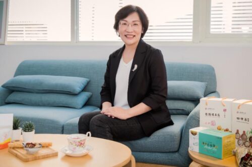 从职业走向志业。科达制药暨上医养生堂副总陈美玲让汉方养生，用健康、安心与消费者对话