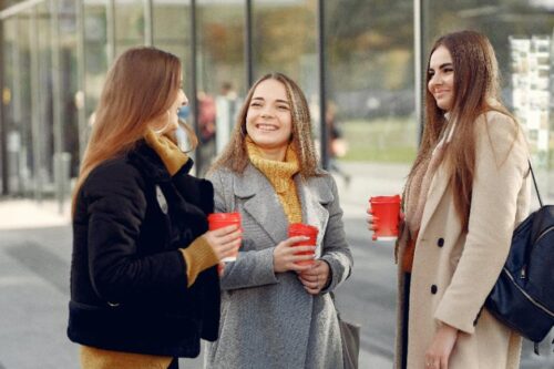 “不要跟同事们八卦你的主管！”工作是去一展长才，不是去当办公室的流言传声筒