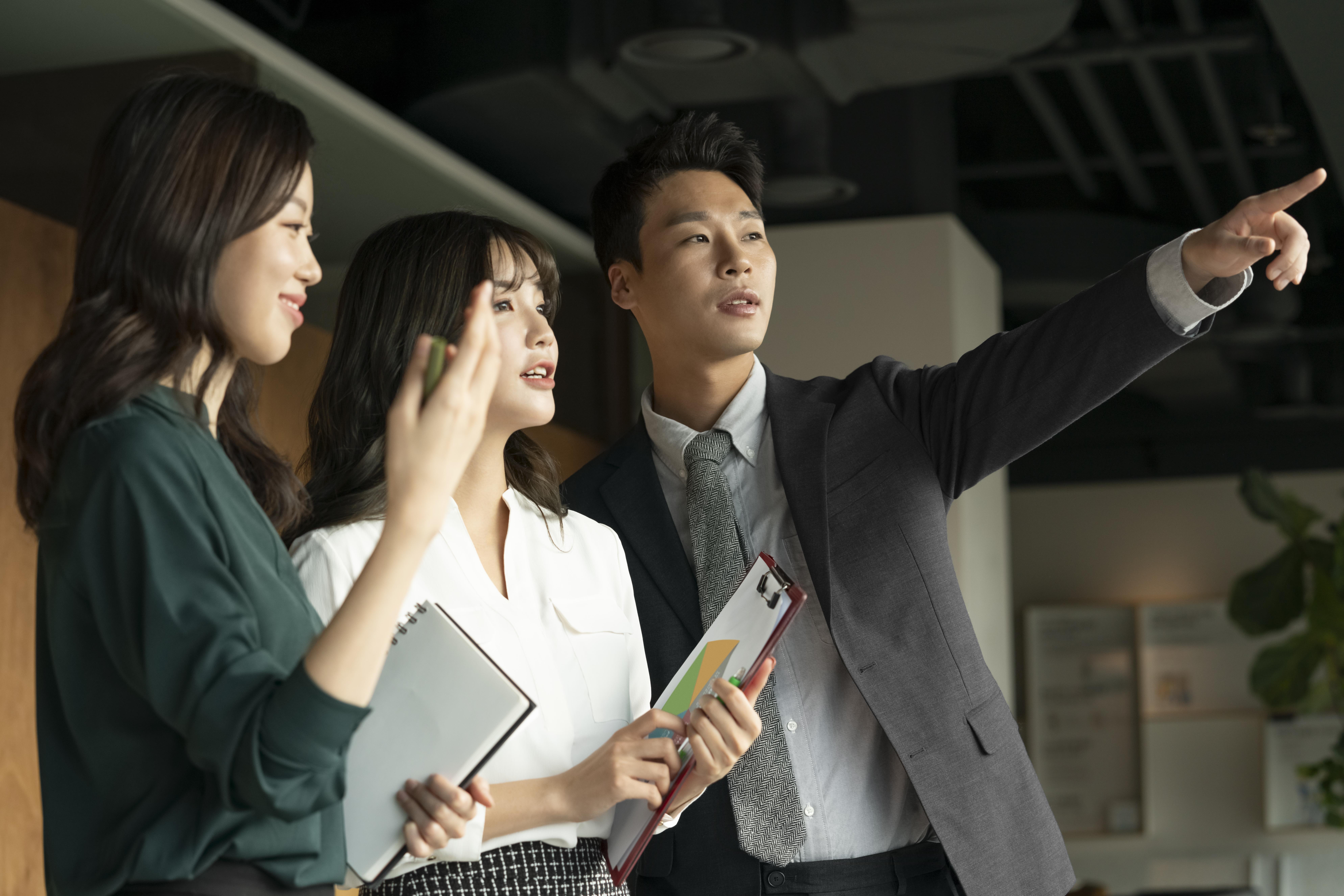 离职后该不该和前同事保持联络?建议平常心看待,让当下的缘分带着彼此相遇 内容图3 女神网-大潮社TV实时追踪属于女人新资讯的综合网站! 离职后该不该和前同事保持联络?建议平常心看待,让当下的缘分带着彼此相遇 更多学堂 图3张