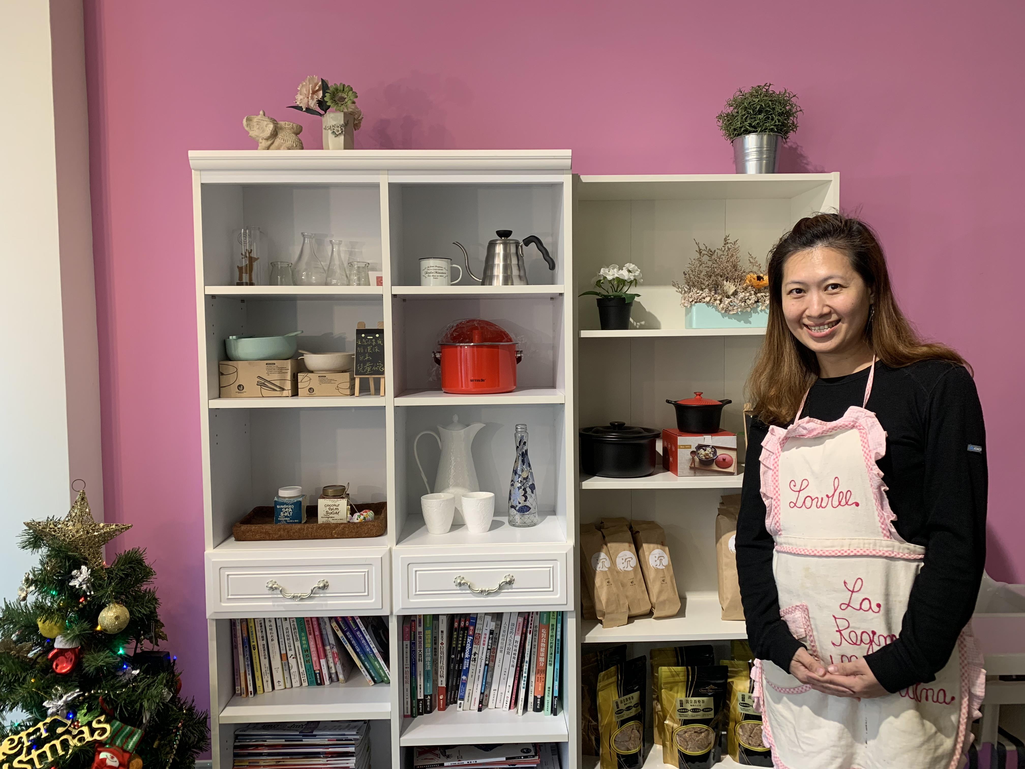 用汤诉说心里最深厚的爱!Lowlee 煲汤品牌创办人 Lowlee:“不想让失去挚爱的痛苦,发生在其他人身上!” 内容图2 女神网-大潮社TV实时追踪属于女人新资讯的综合网站! 用汤诉说心里最深厚的爱!Lowlee 煲汤品牌创办人 Lowlee:“不想让失去挚爱的痛苦,发生在其他人身上!” 专访故事 图2张