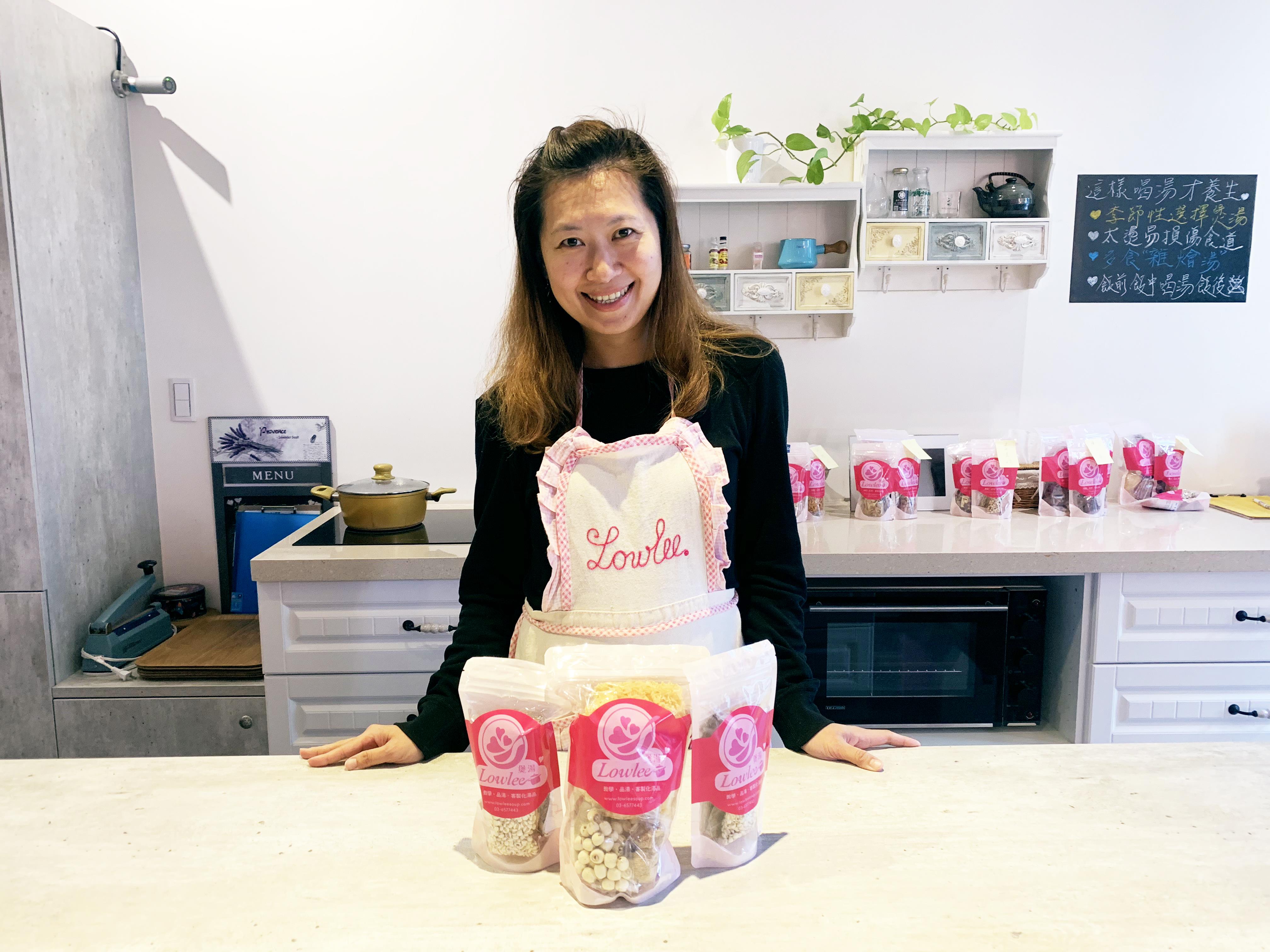 用汤诉说心里最深厚的爱!Lowlee 煲汤品牌创办人 Lowlee:“不想让失去挚爱的痛苦,发生在其他人身上!” 内容图4 女神网-大潮社TV实时追踪属于女人新资讯的综合网站! 用汤诉说心里最深厚的爱!Lowlee 煲汤品牌创办人 Lowlee:“不想让失去挚爱的痛苦,发生在其他人身上!” 专访故事 图4张