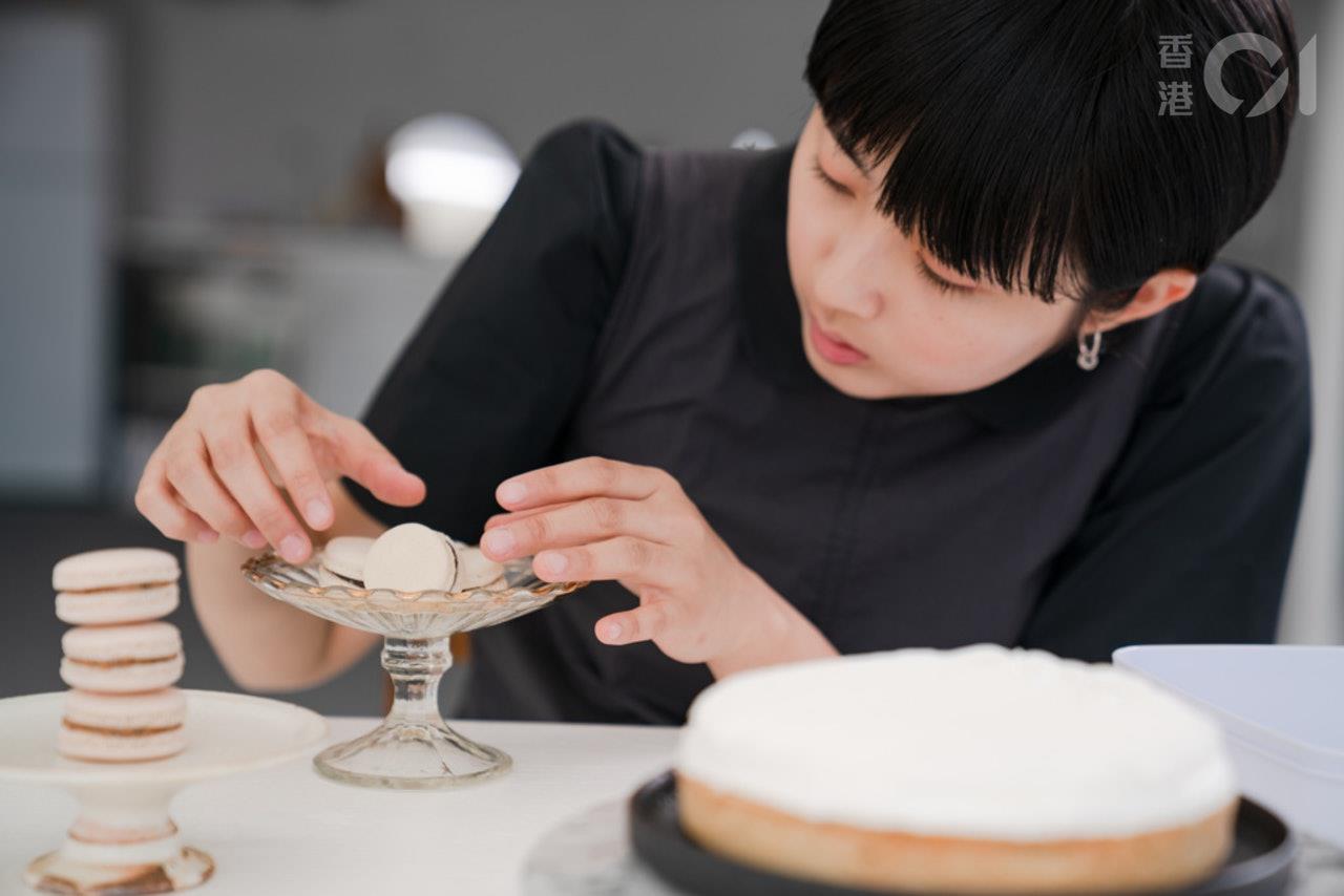 放弃广告设计,卷起袖子当甜点师傅!90 后创业女孩 Tina:“甜点是我表达自己的方式!” 内容图6 女神网-大潮社TV实时追踪属于女人新资讯的综合网站! 放弃广告设计,卷起袖子当甜点师傅!90 后创业女孩 Tina:“甜点是我表达自己的方式!” 专访故事 图6张