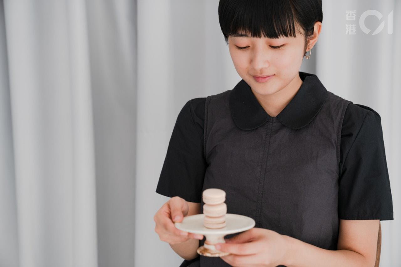 放弃广告设计,卷起袖子当甜点师傅!90 后创业女孩 Tina:“甜点是我表达自己的方式!” 内容图7 女神网-大潮社TV实时追踪属于女人新资讯的综合网站! 放弃广告设计,卷起袖子当甜点师傅!90 后创业女孩 Tina:“甜点是我表达自己的方式!” 专访故事 图7张