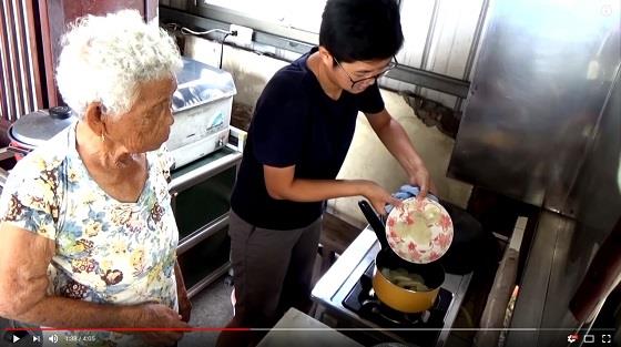 计划采访 100 个长辈!快乐姊 66:从他们身上我看见了爱,还有蕴藏生活的老智慧 内容图3 女神网-大潮社TV实时追踪属于女人新资讯的综合网站! 计划采访 100 个长辈!快乐姊 66:从他们身上我看见了爱,还有蕴藏生活的老智慧 专访故事 图3张