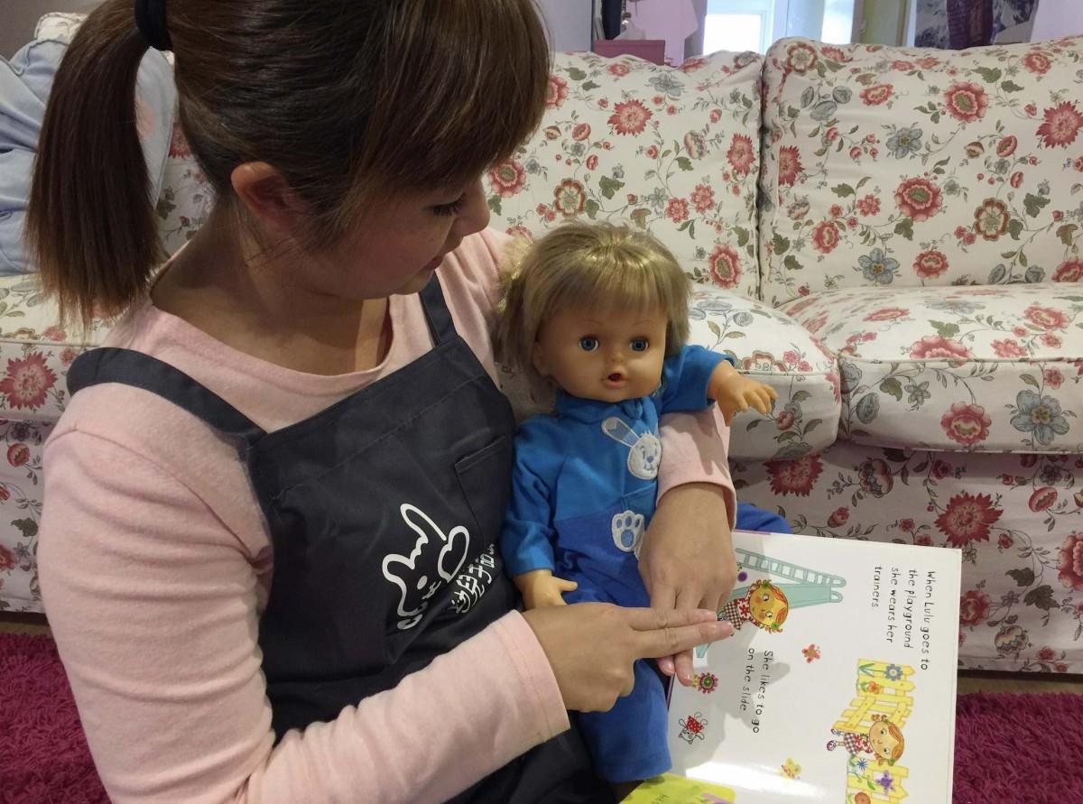 谁说宝宝只会哭?亲子沟通第一步,她建议从“宝宝手语”开始 ! 内容图3 女神网-大潮社TV实时追踪属于女人新资讯的综合网站! 谁说宝宝只会哭?亲子沟通第一步,她建议从“宝宝手语”开始 ! 专访故事 图3张