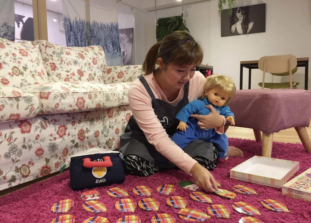 谁说宝宝只会哭?亲子沟通第一步,她建议从“宝宝手语”开始 ! 内容图6 女神网-大潮社TV实时追踪属于女人新资讯的综合网站! 谁说宝宝只会哭?亲子沟通第一步,她建议从“宝宝手语”开始 ! 专访故事 图6张