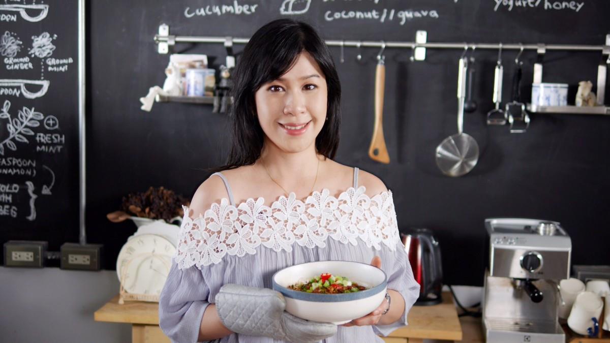 私厨女王 Irene:做菜跟做人一样,放轻松才能找到乐趣! 内容图1 女神网-大潮社TV实时追踪属于女人新资讯的综合网站! 私厨女王 Irene:做菜跟做人一样,放轻松才能找到乐趣! 专访故事 图1张