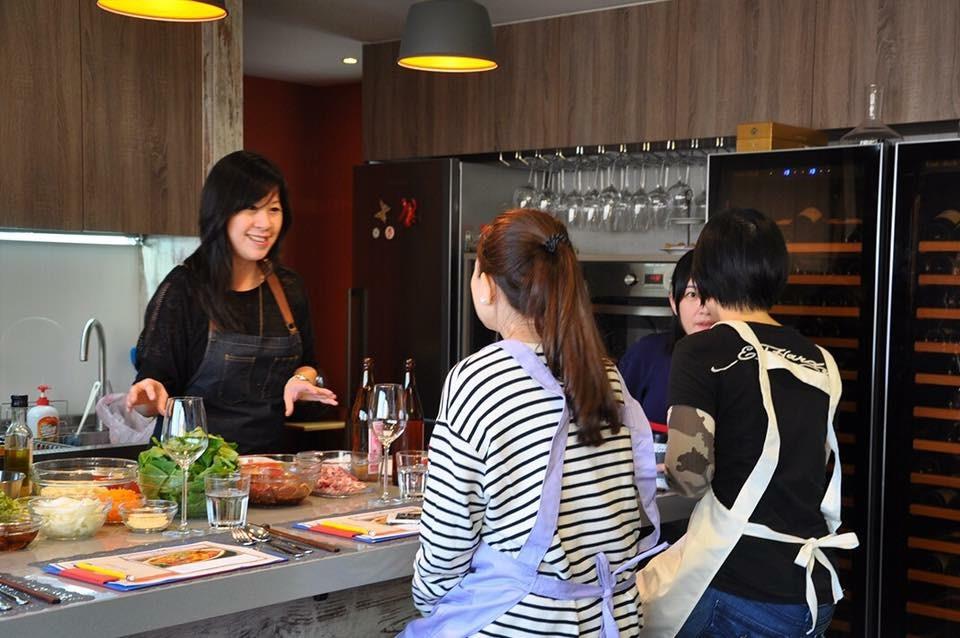 私厨女王 Irene:做菜跟做人一样,放轻松才能找到乐趣! 内容图2 女神网-大潮社TV实时追踪属于女人新资讯的综合网站! 私厨女王 Irene:做菜跟做人一样,放轻松才能找到乐趣! 专访故事 图2张