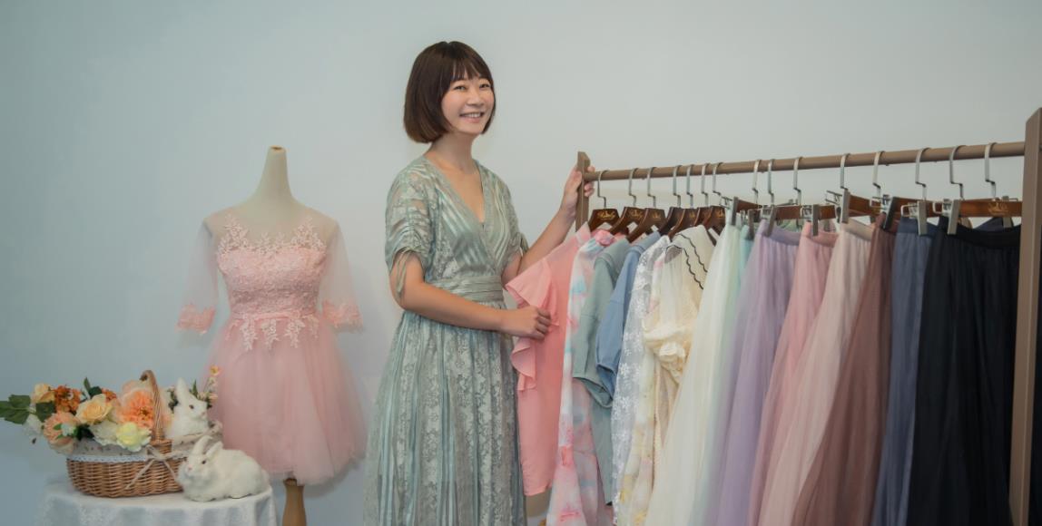 女人如同优雅的缎带!露比午茶创办人洪怡芳:“成就女性在每一个人生角色中绽放优雅,是件很幸福的事” 内容图1 女神网-大潮社TV实时追踪属于女人新资讯的综合网站! 女人如同优雅的缎带!露比午茶创办人洪怡芳:“成就女性在每一个人生角色中绽放优雅,是件很幸福的事” 专访故事 图1张