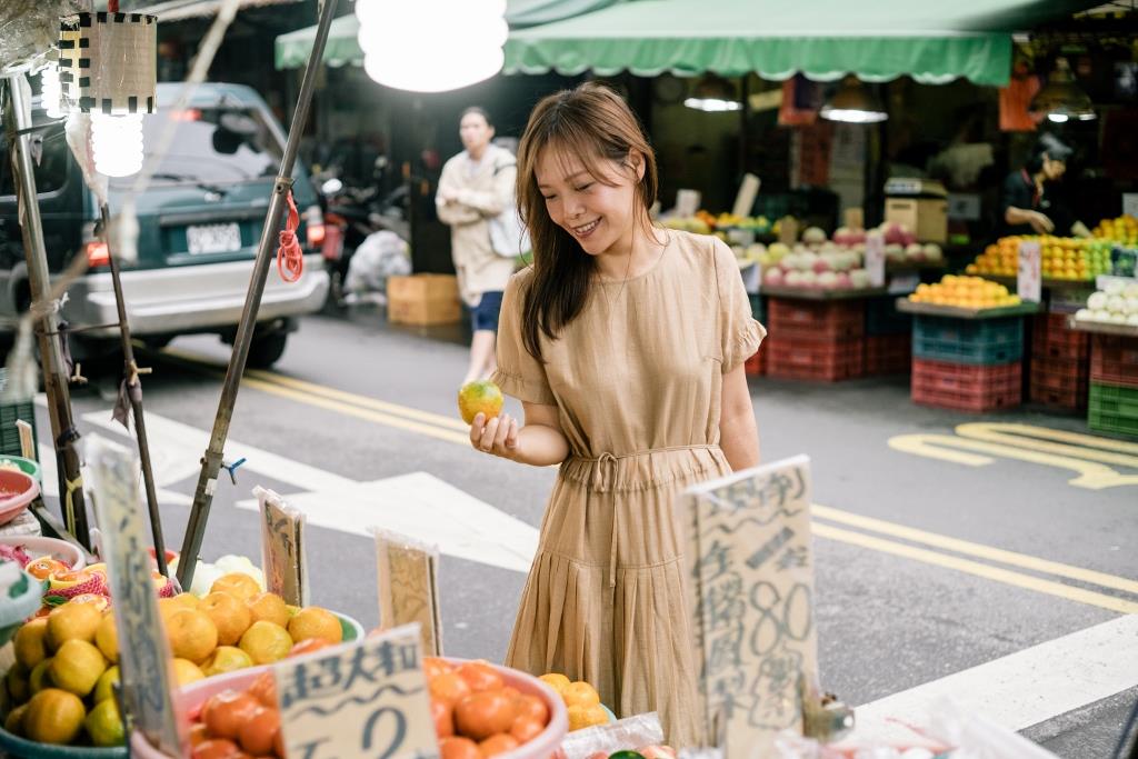 We are what we eat!香港女孩借由蔬食传递富饶的生活哲理:“人生可以走肉不走味!” 内容图2 女神网-大潮社TV实时追踪属于女人新资讯的综合网站! We are what we eat!香港女孩借由蔬食传递富饶的生活哲理:“人生可以走肉不走味!” 专访故事 图2张