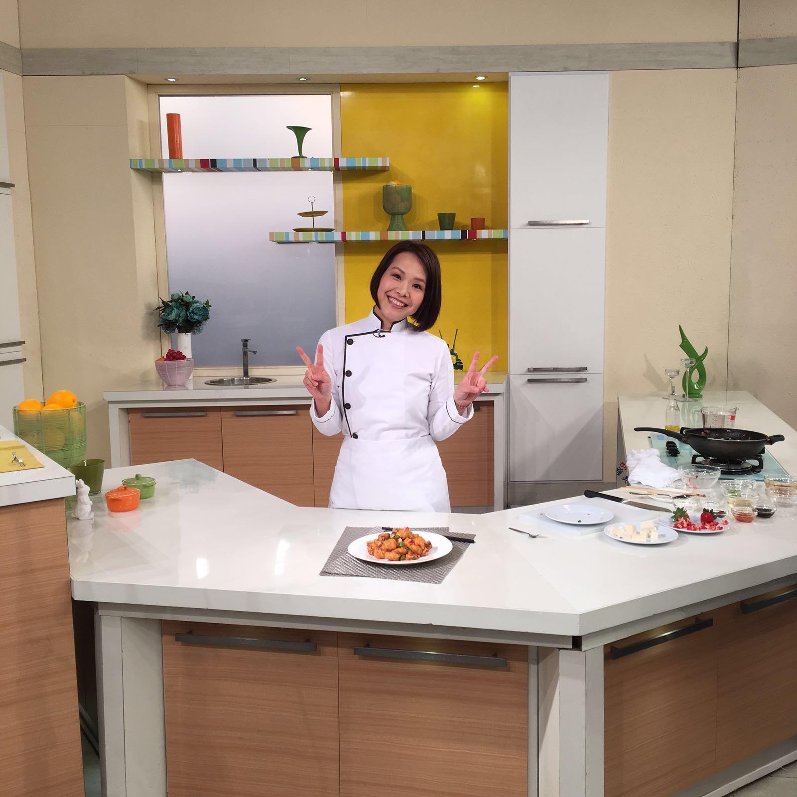 We are what we eat!香港女孩借由蔬食传递富饶的生活哲理:“人生可以走肉不走味!” 内容图8 女神网-大潮社TV实时追踪属于女人新资讯的综合网站! We are what we eat!香港女孩借由蔬食传递富饶的生活哲理:“人生可以走肉不走味!” 专访故事 图8张