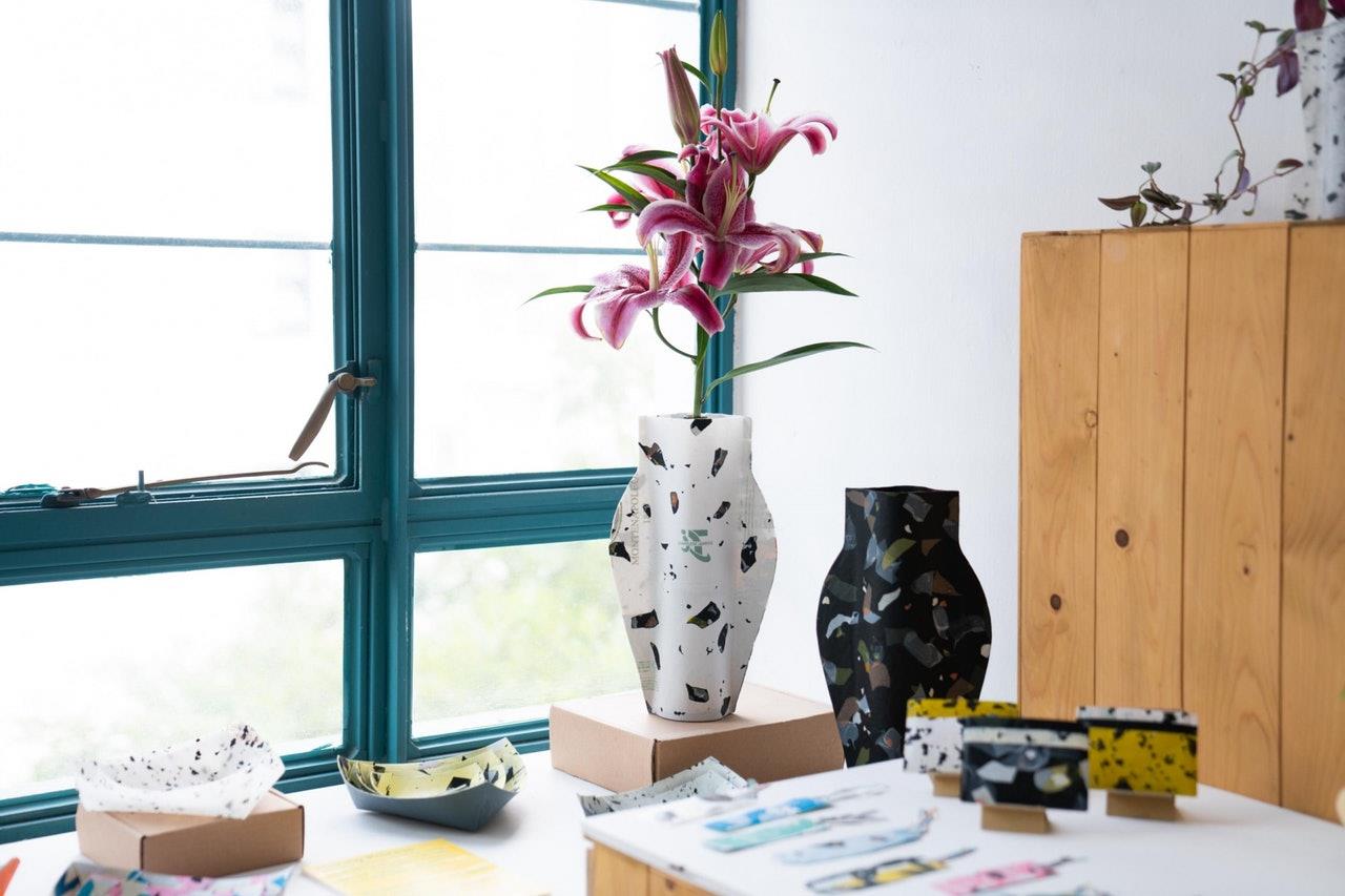 赋予塑胶袋新的生命。香港设计师 Jolene:“它们是值得被珍惜的资源,不是垃圾!” 内容图2 女神网-大潮社TV实时追踪属于女人新资讯的综合网站! 赋予塑胶袋新的生命。香港设计师 Jolene:“它们是值得被珍惜的资源,不是垃圾!” 专访故事 图2张